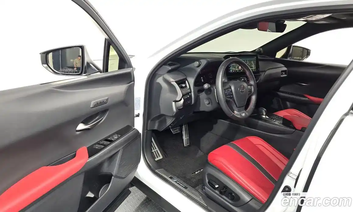 Lexus UX 2024 2.0 автомат (гидро), фото 13