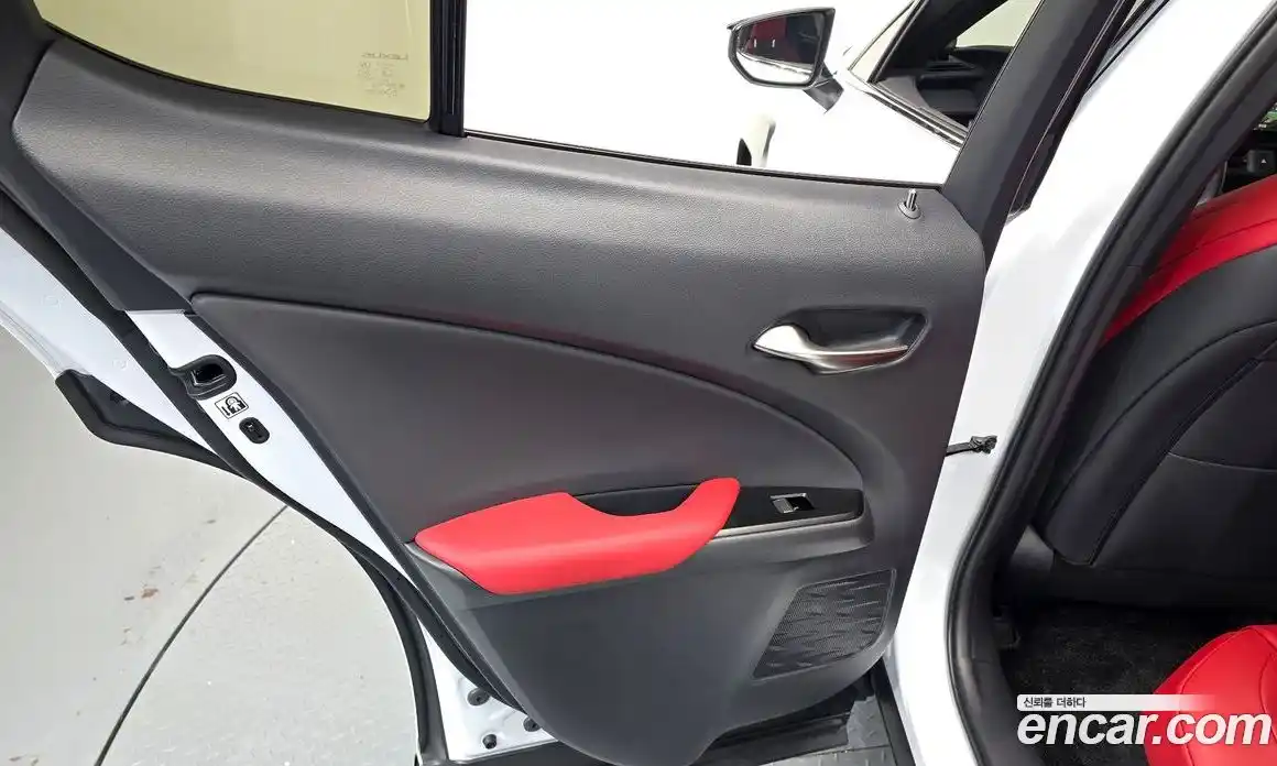 Lexus UX 2024 2.0 автомат (гидро), фото 15