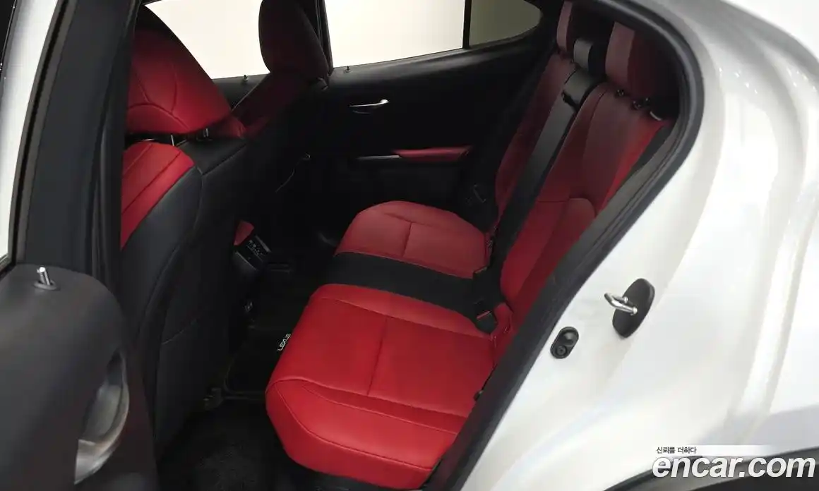 Lexus UX 2024 2.0 автомат (гидро), фото 17