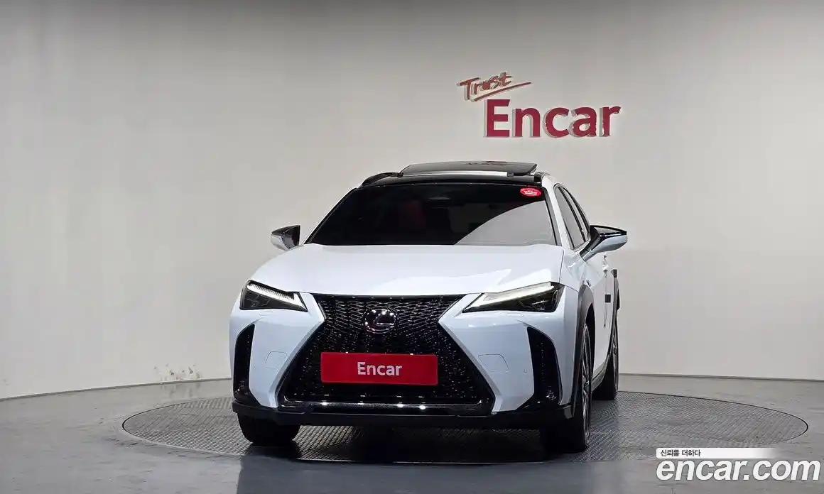 Lexus UX 2024 2.0 автомат (гидро), фото 3