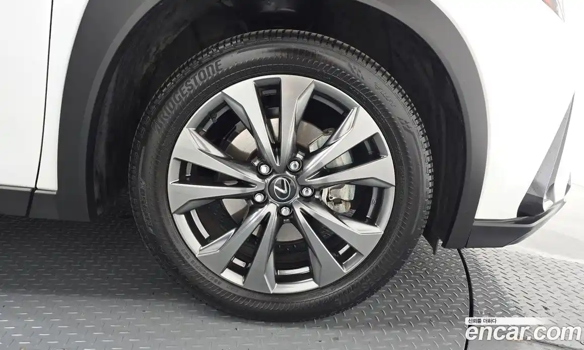 Lexus UX 2024 2.0 автомат (гидро), фото 7