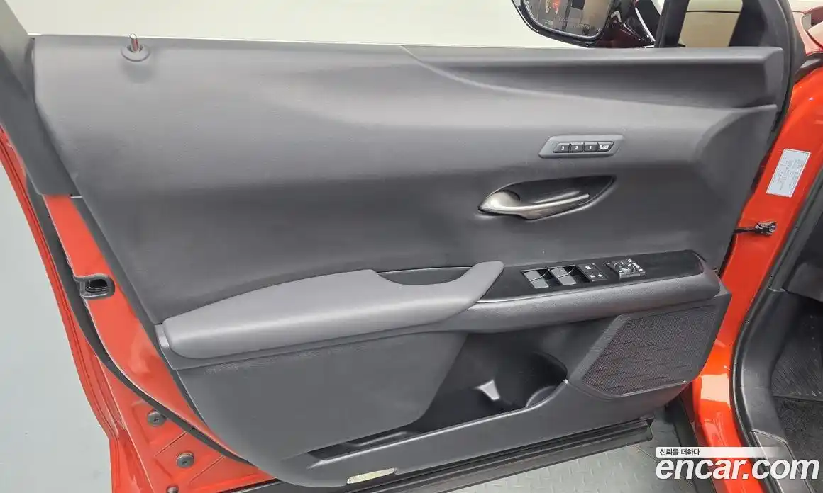 Lexus UX 2019 2.0 автомат (гидро), фото 13 Lexus UX 2019 2.0 автомат (гидро), фото 13