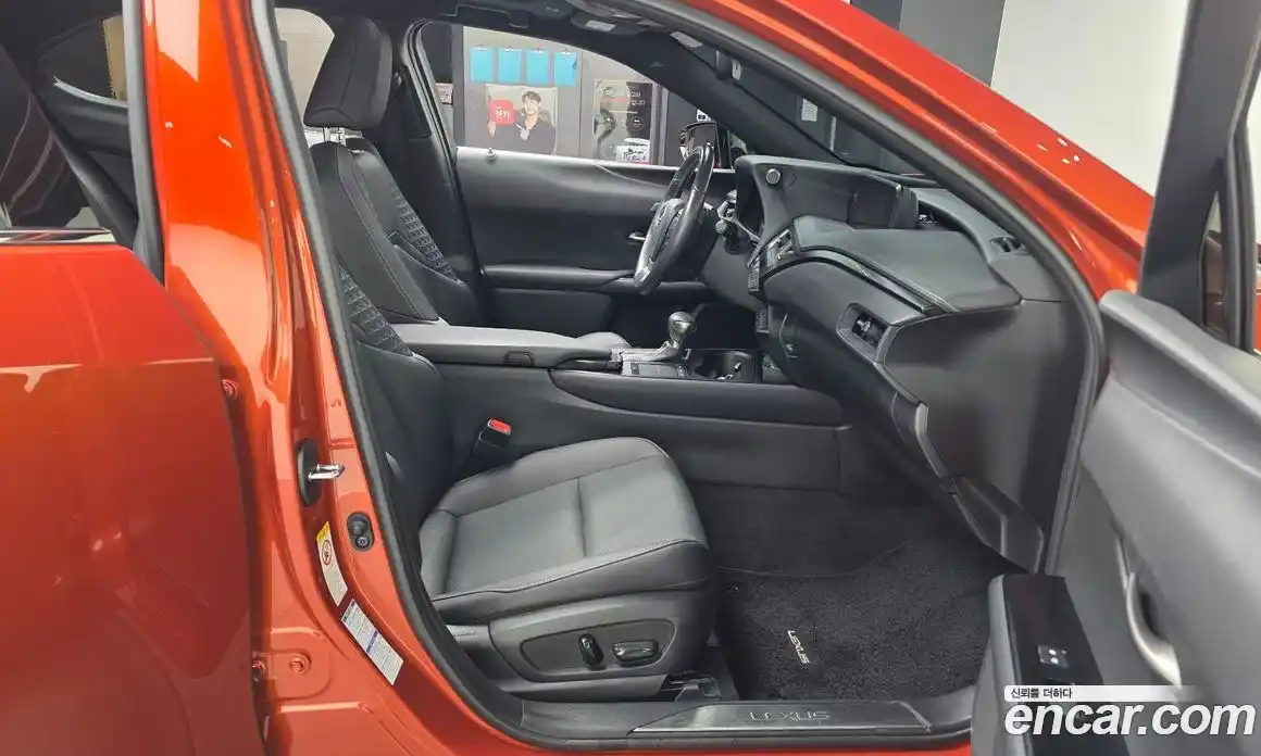 Lexus UX 2019 2.0 автомат (гидро), фото 16 Lexus UX 2019 2.0 автомат (гидро), фото 16