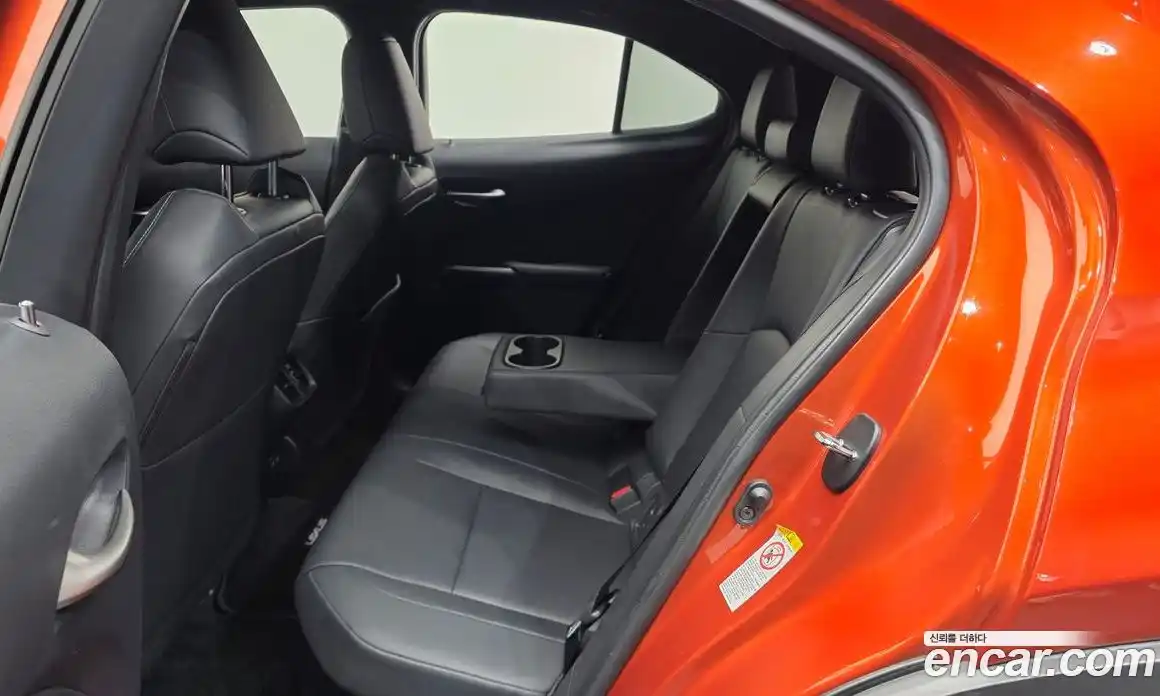 Lexus UX 2019 2.0 автомат (гидро), фото 17 Lexus UX 2019 2.0 автомат (гидро), фото 17