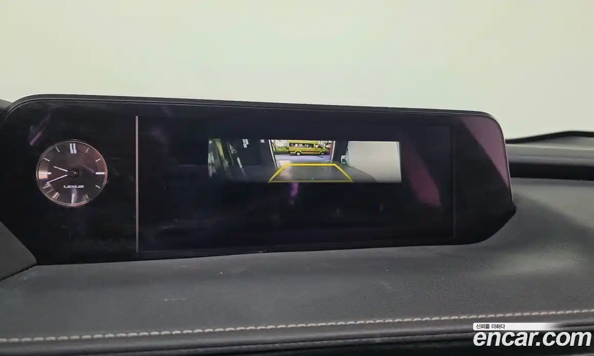 Lexus UX 2019 2.0 автомат (гидро), фото 20 Lexus UX 2019 2.0 автомат (гидро), фото 20