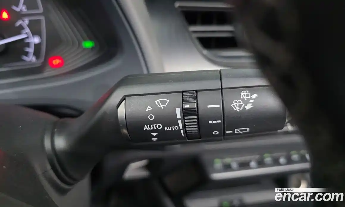 Lexus UX 2019 2.0 автомат (гидро), фото 26 Lexus UX 2019 2.0 автомат (гидро), фото 26