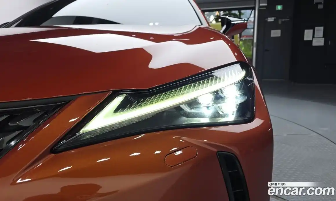 Lexus UX 2019 2.0 автомат (гидро), фото 7 Lexus UX 2019 2.0 автомат (гидро), фото 7