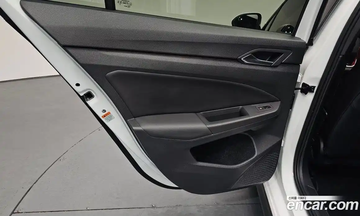 Volkswagen Golf 2024 2.0 автомат (гидро), фото 14