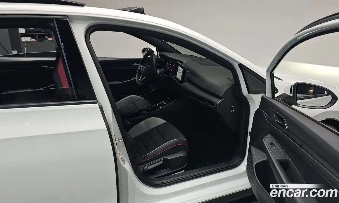 Volkswagen Golf 2024 2.0 автомат (гидро), фото 15