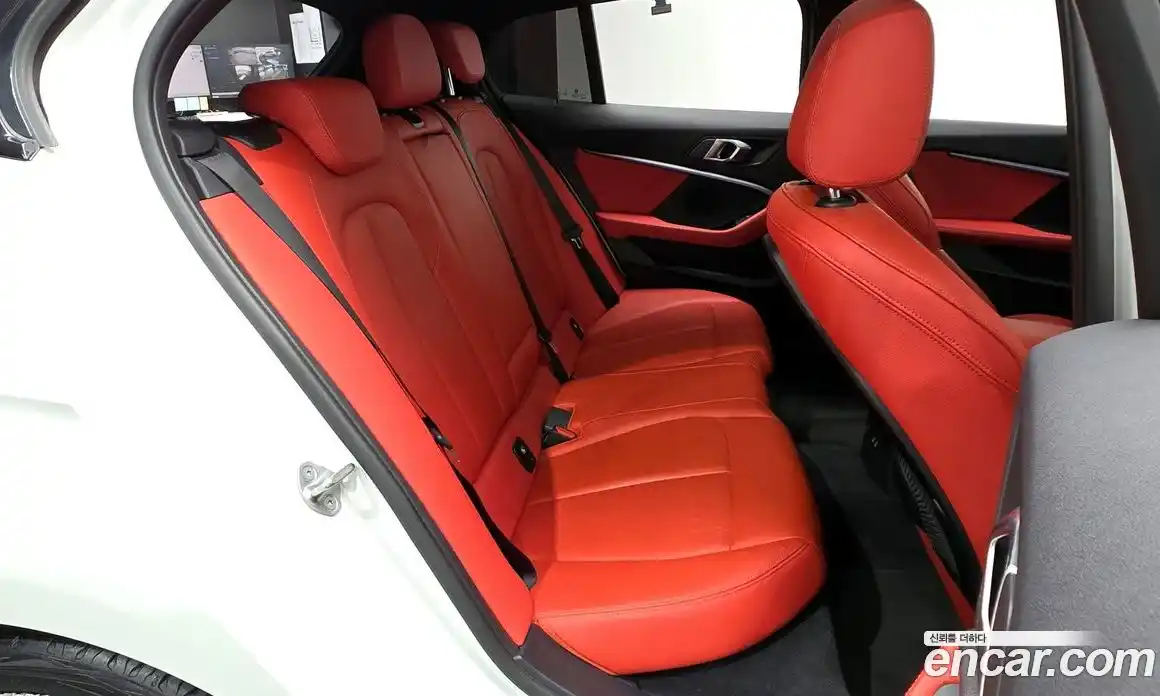 BMW 1 серия 2021 2.0 автомат (гидро), фото 12