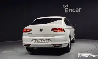 Volkswagen Passat 2018 2.0 автомат (гидро), миниатюра 4
