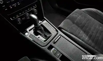 Volkswagen Passat 2018 2.0 автомат (гидро), миниатюра 9