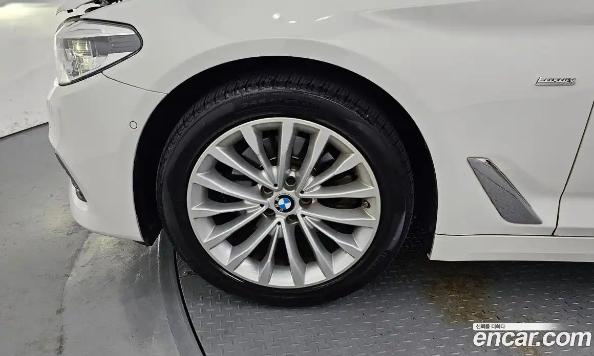 BMW 5 серия 2018 2.0 автомат (гидро), фото 5