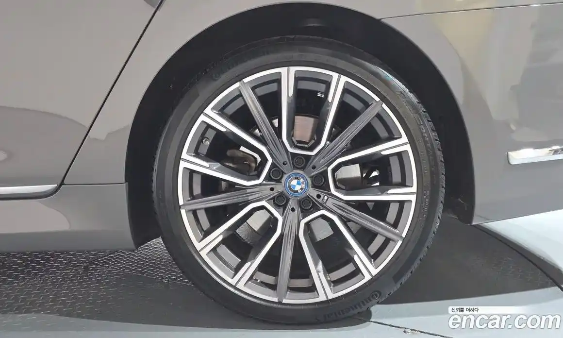 BMW 7 серия 2022 3.0 автомат (гидро), фото 6