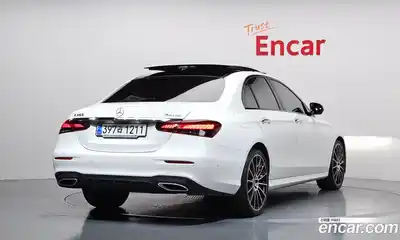 Mercedes-Benz E-Class 2023 2.0 автомат (гидро), миниатюра 2