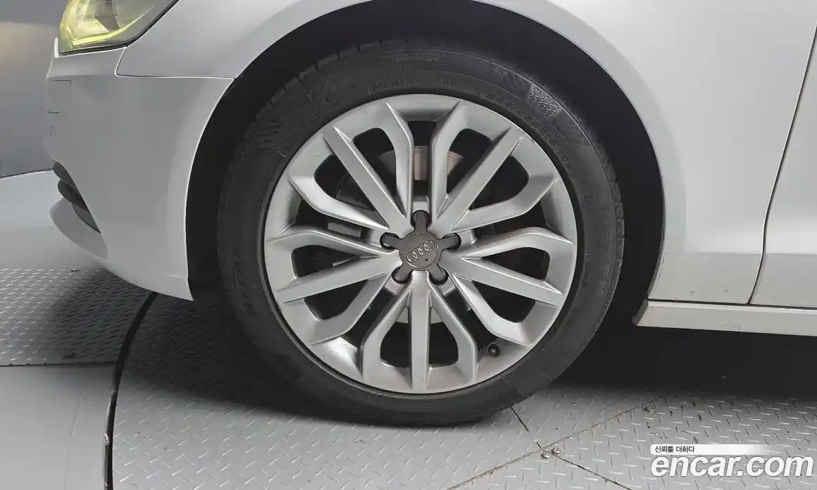 Audi A6 2012 3.0 автомат (гидро), фото 5