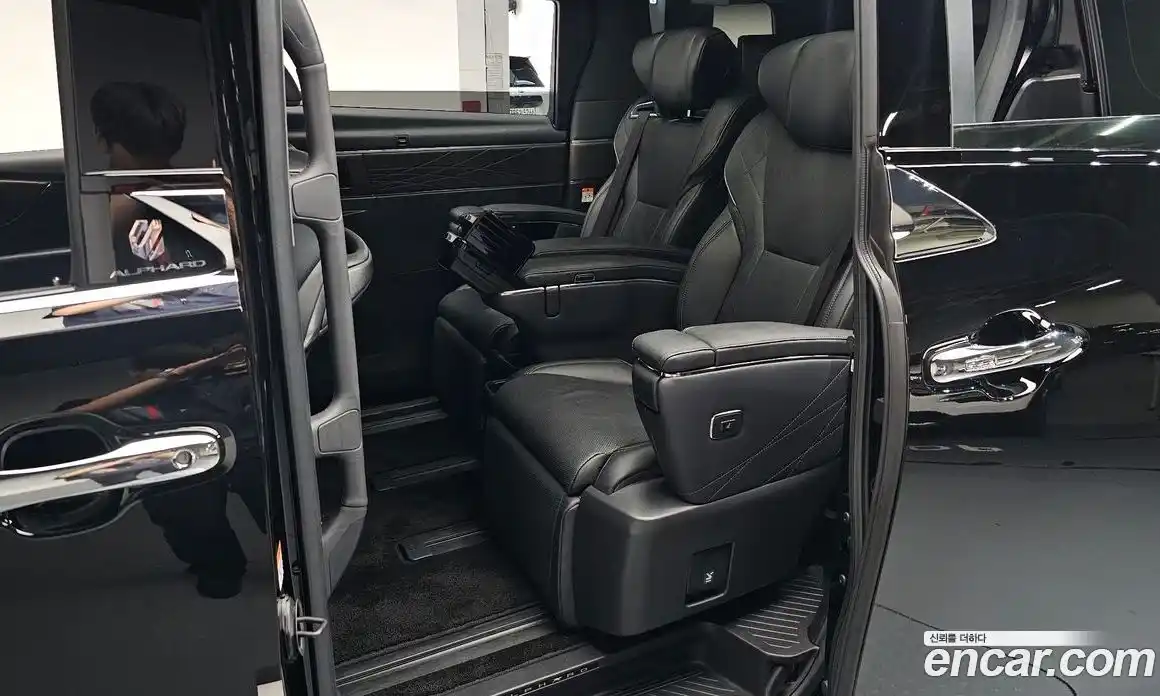 Toyota Alphard 2025 2.5 автомат (гидро), фото 16 Toyota Alphard 2025 2.5 автомат (гидро), фото 16