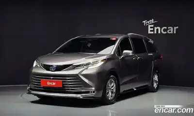 Toyota Sienna 2022 2.5 автомат (гидро), миниатюра 1 Toyota Sienna 2022 2.5 автомат (гидро), миниатюра 1