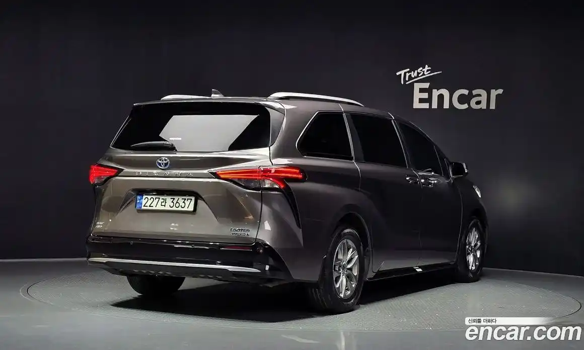 Toyota Sienna 2022 2.5 автомат (гидро), фото 2 Toyota Sienna 2022 2.5 автомат (гидро), фото 2
