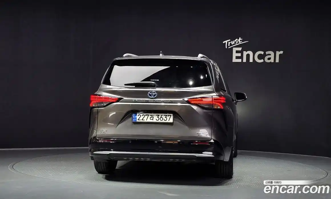 Toyota Sienna 2022 2.5 автомат (гидро), фото 4 Toyota Sienna 2022 2.5 автомат (гидро), фото 4