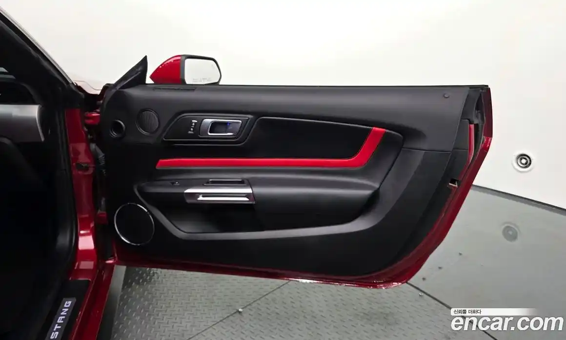 Ford Mustang 2023 2.3 автомат (гидро), фото 13