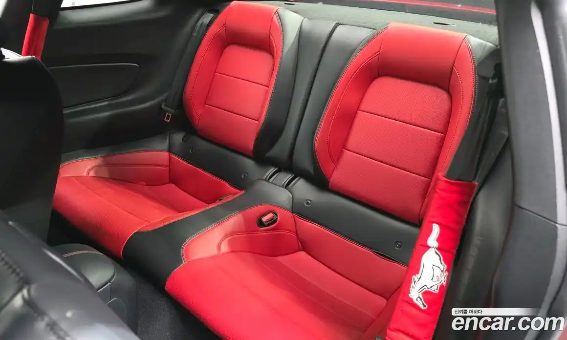 Ford Mustang 2023 2.3 автомат (гидро), фото 16
