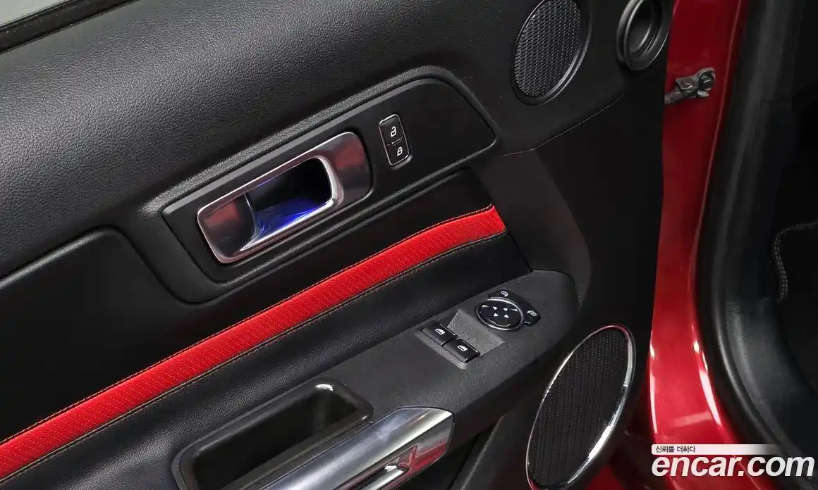 Ford Mustang 2023 2.3 автомат (гидро), фото 21