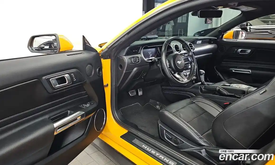 Ford Mustang 2022 2.3 автомат (гидро), фото 13