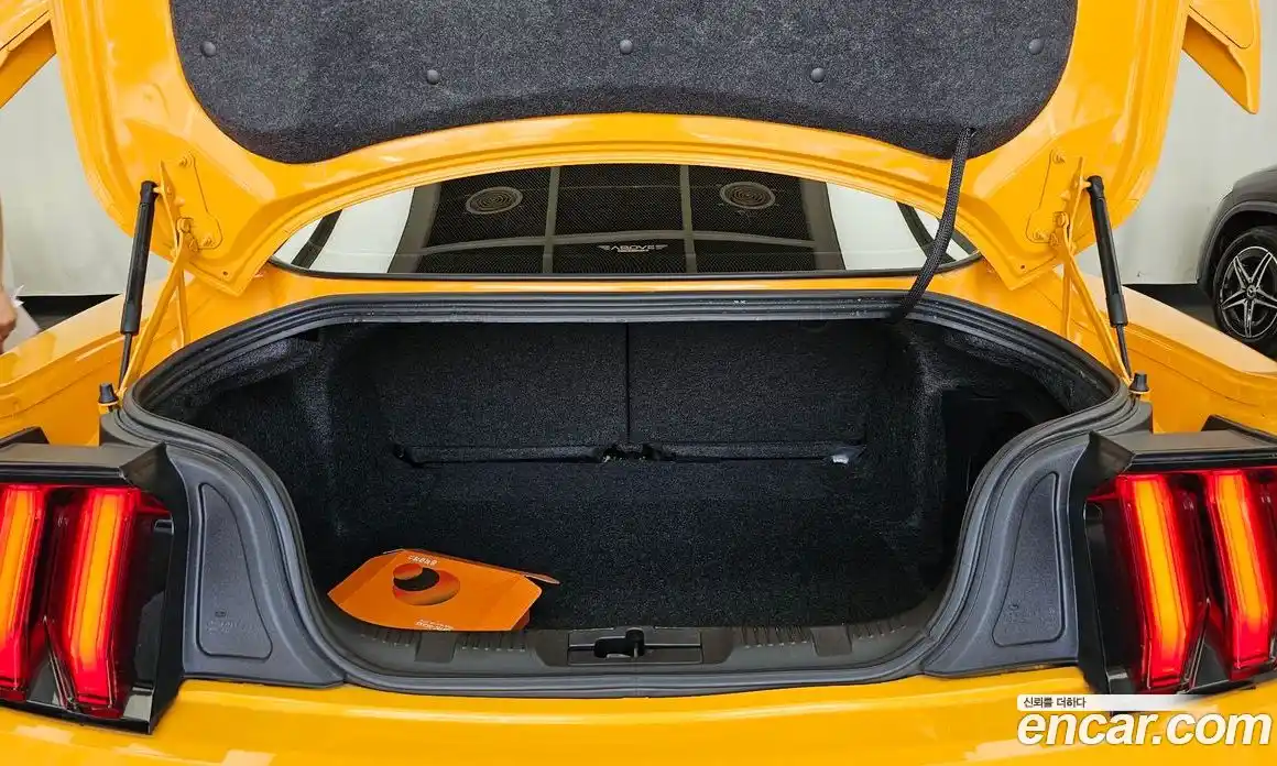 Ford Mustang 2022 2.3 автомат (гидро), фото 26