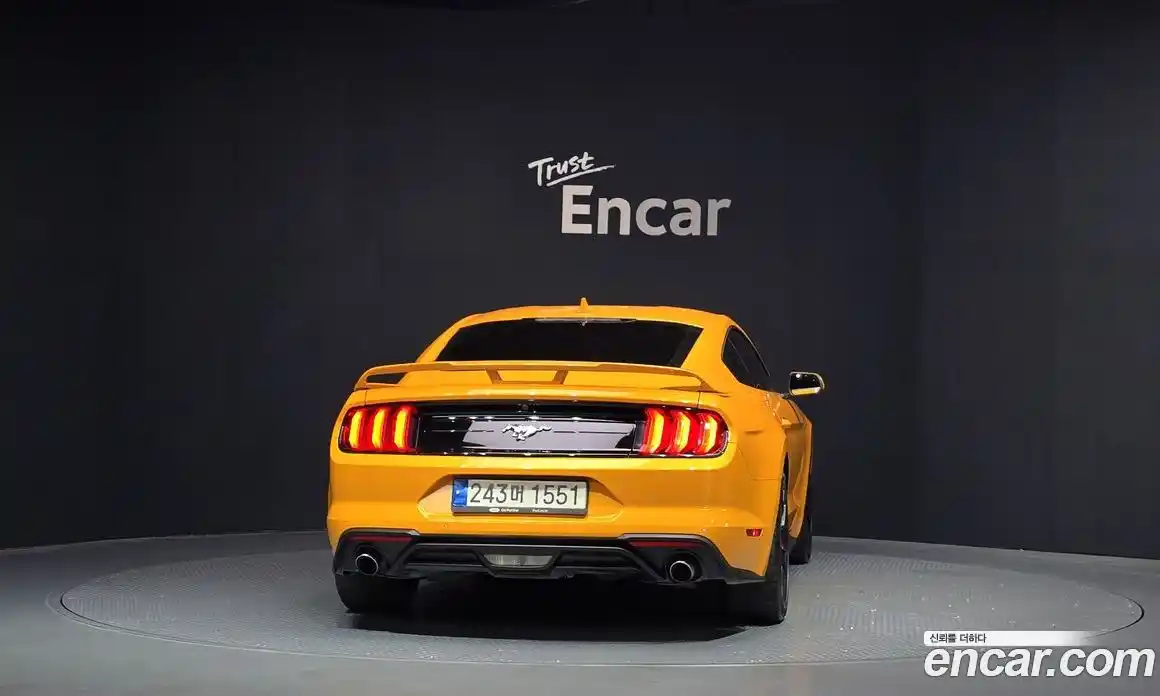 Ford Mustang 2022 2.3 автомат (гидро), фото 4