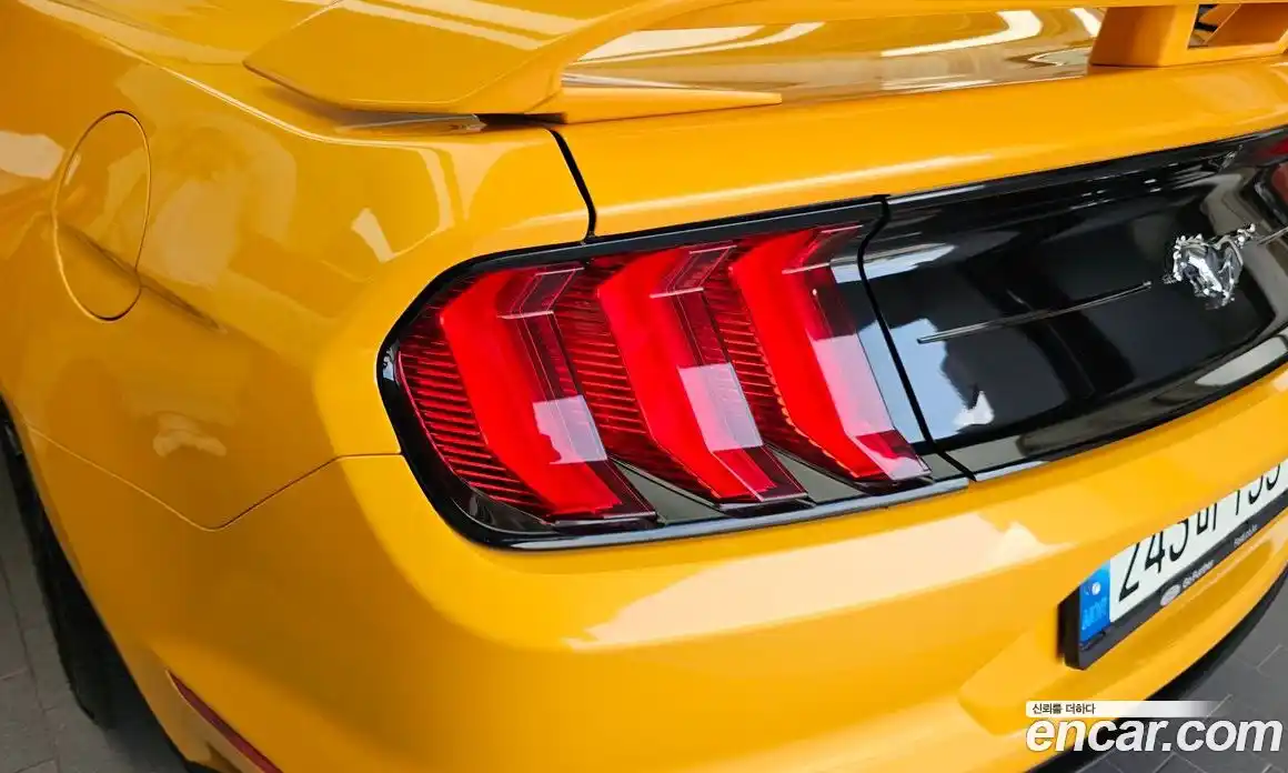 Ford Mustang 2022 2.3 автомат (гидро), фото 9