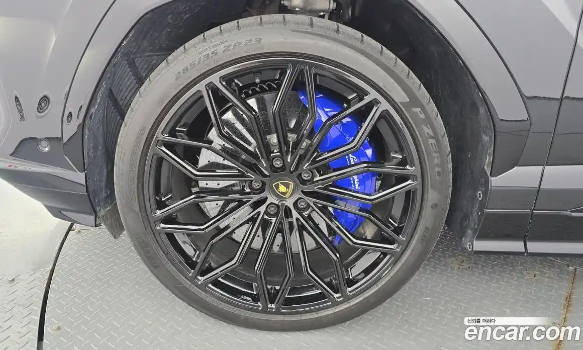 Lamborghini Urus 2025 4.0 автомат (гидро), фото 5 Lamborghini Urus 2025 4.0 автомат (гидро), фото 5