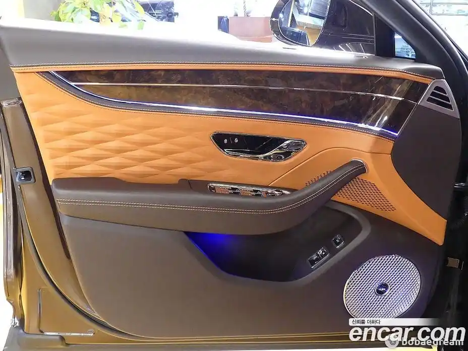 Bentley Flying Spur 2023 4.0 автомат (гидро), фото 11