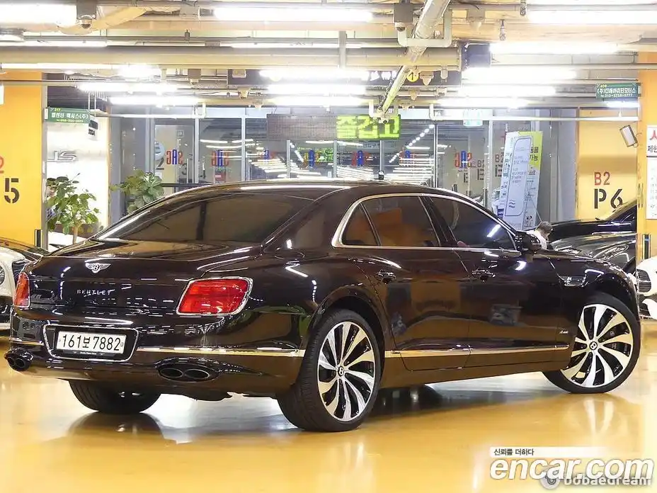 Bentley Flying Spur 2023 4.0 автомат (гидро), фото 4