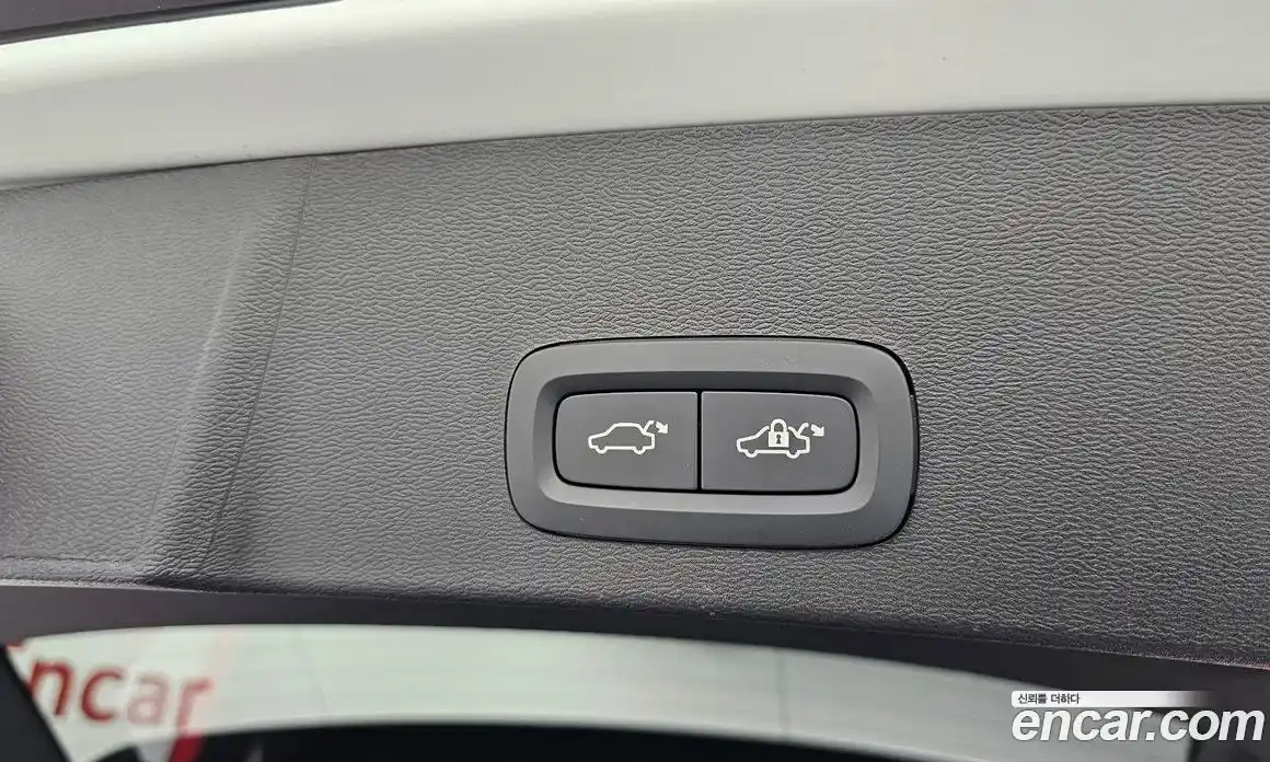 Volvo XC40 2025 2.0 автомат (гидро), фото 16