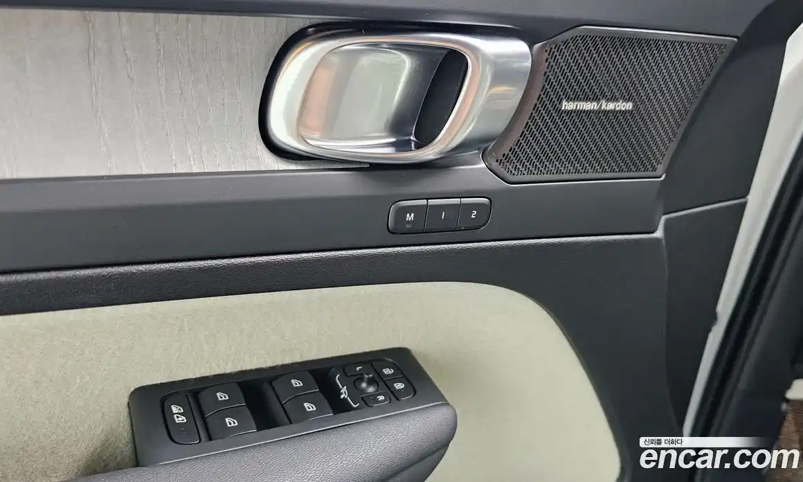 Volvo XC40 2025 2.0 автомат (гидро), фото 18