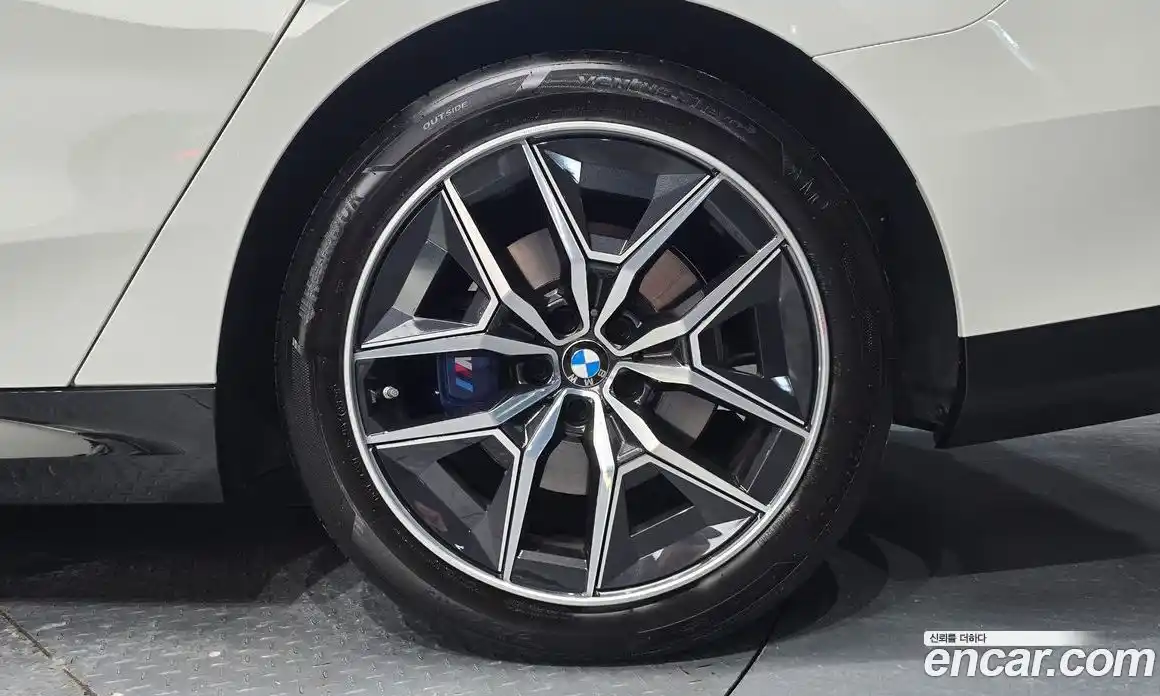 BMW 5 серия 2025 2.0 автомат (гидро), фото 6