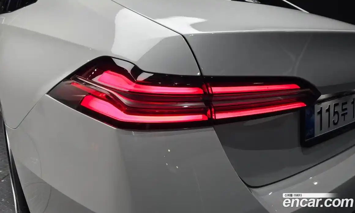 BMW 5 серия 2025 2.0 автомат (гидро), фото 8