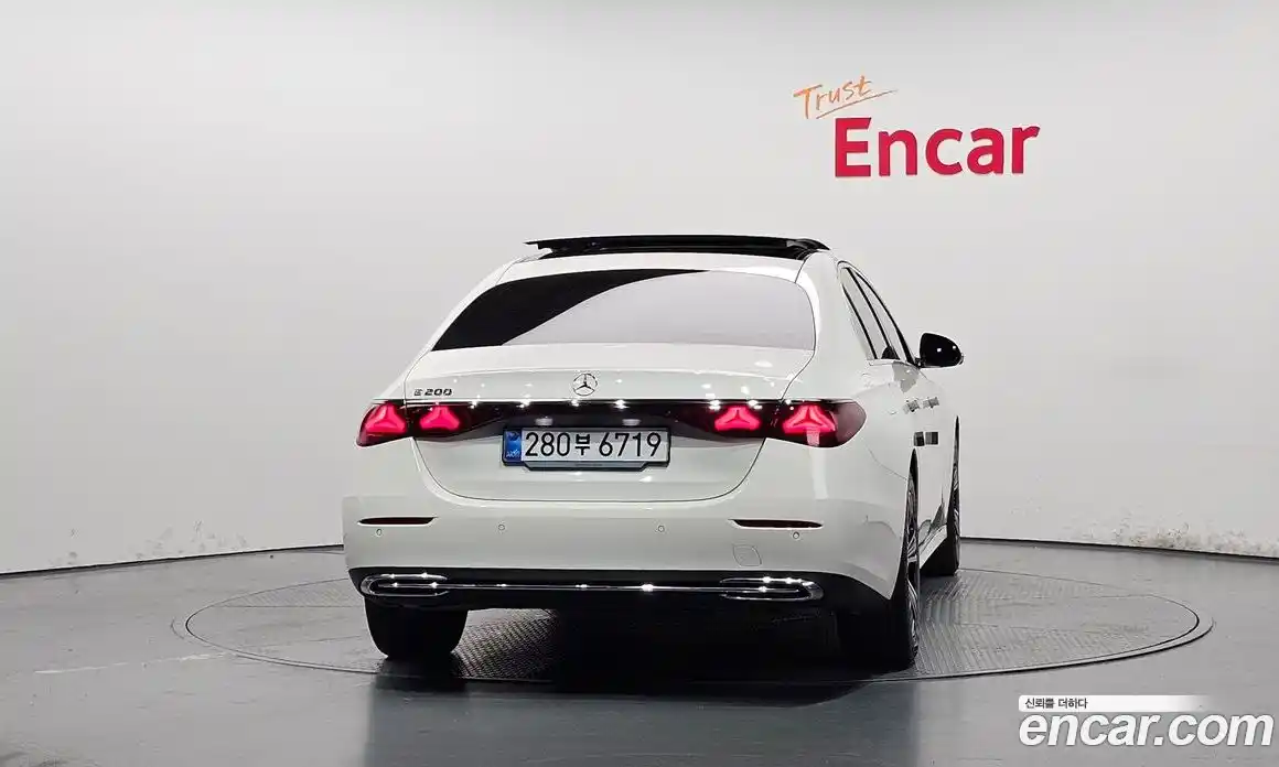 Mercedes-Benz E-Class 2025 2.0 автомат (гидро), фото 4