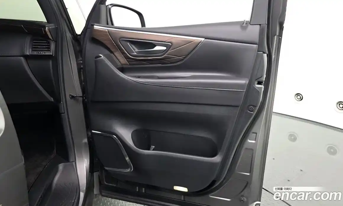 Toyota Alphard 2025 2.5 автомат (гидро), фото 13 Toyota Alphard 2025 2.5 автомат (гидро), фото 13