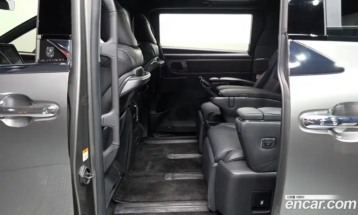 Toyota Alphard 2025 2.5 автомат (гидро), фото 16 Toyota Alphard 2025 2.5 автомат (гидро), фото 16