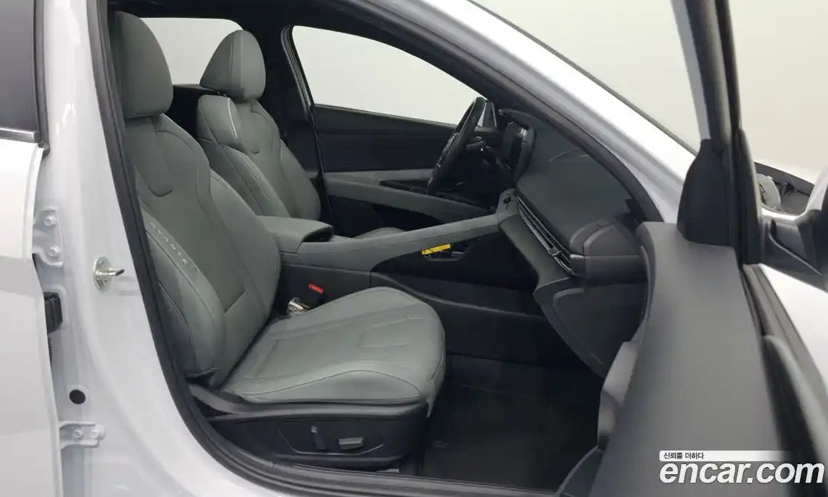 Hyundai Avante 2024 1.6 автомат (гидро), фото 15