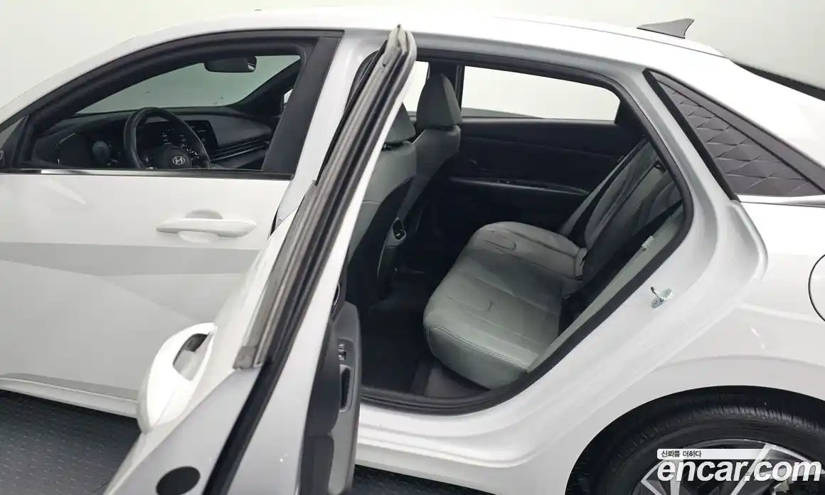 Hyundai Avante 2024 1.6 автомат (гидро), фото 17