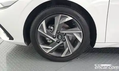 Hyundai Avante 2024 1.6 автомат (гидро), миниатюра 4
