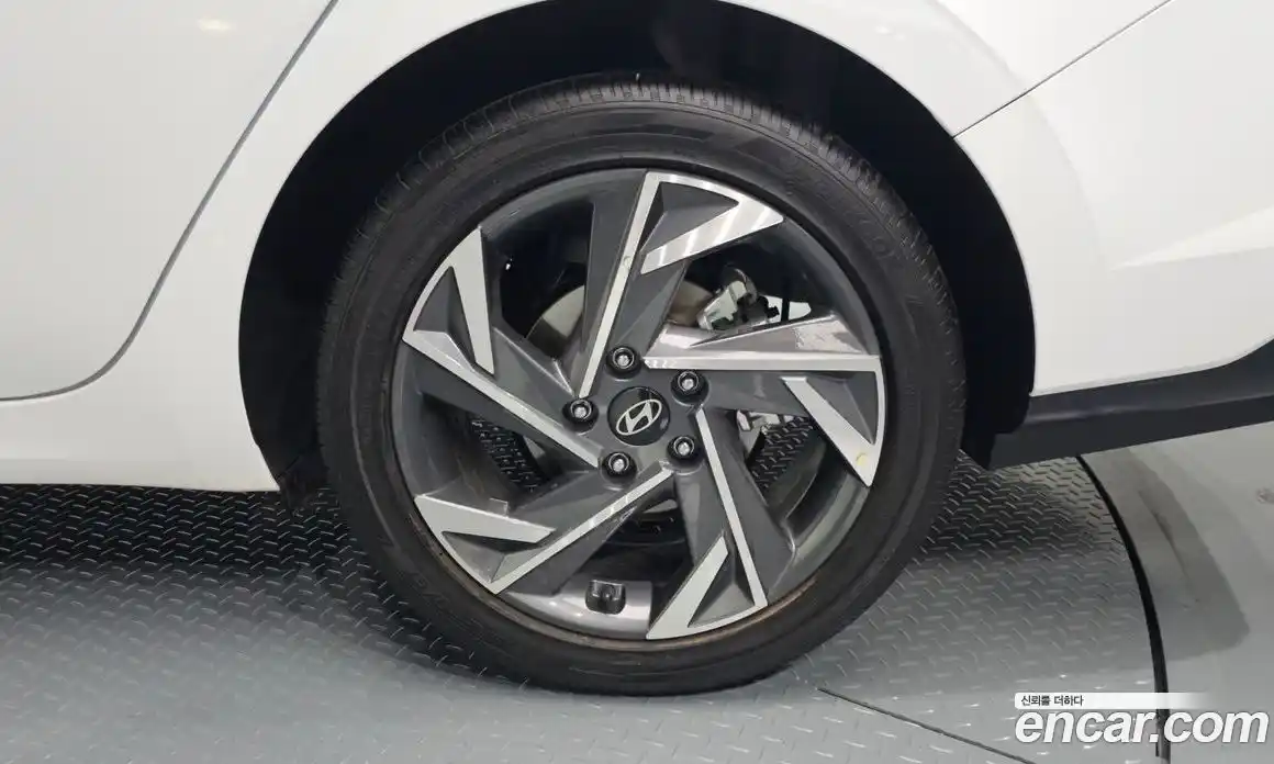 Hyundai Avante 2024 1.6 автомат (гидро), фото 6