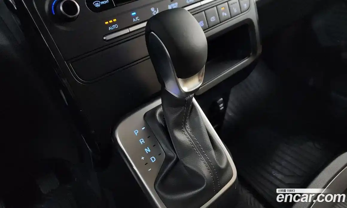 Hyundai Staria 2026 1.6 автомат (гидро), фото 9