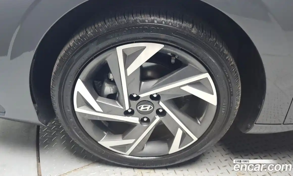 Hyundai Avante 2025 1.6 автомат (гидро), фото 4