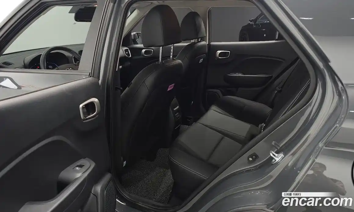 Hyundai Venue 2025 1.6 автомат (гидро), фото 17