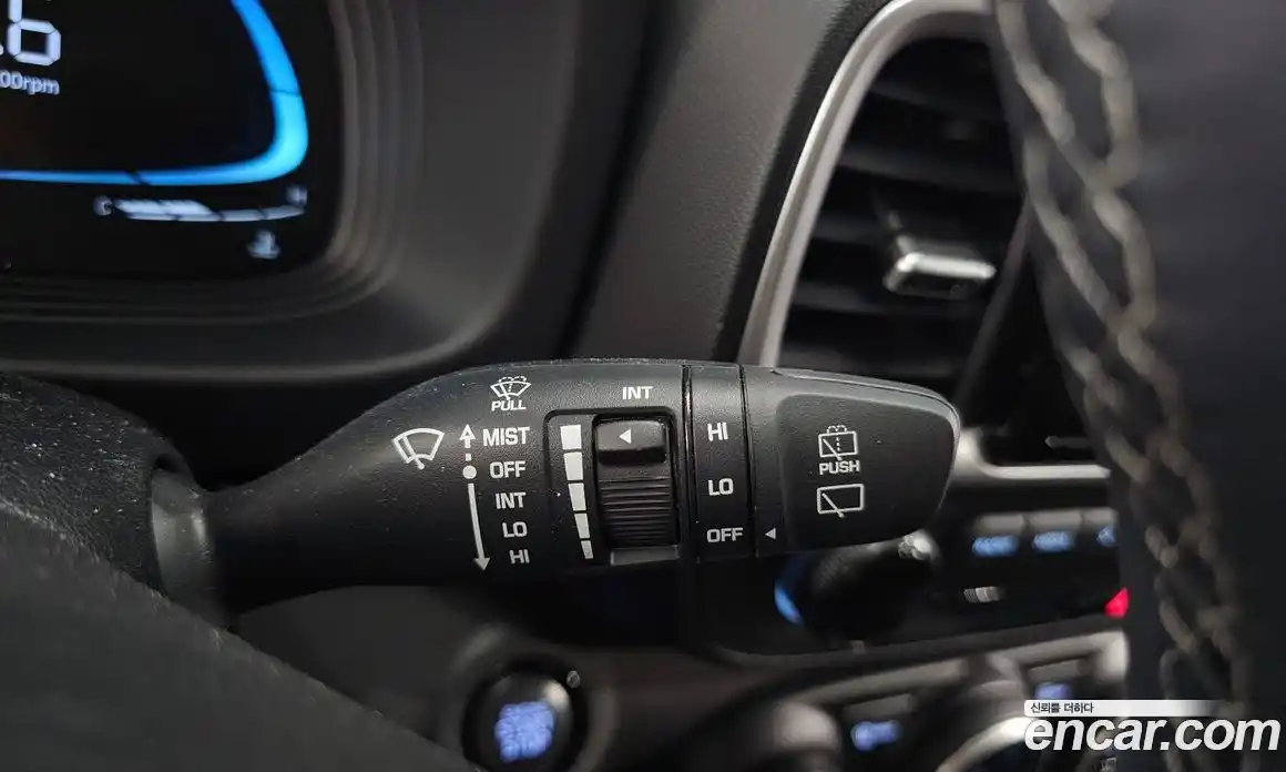 Hyundai Venue 2025 1.6 автомат (гидро), фото 27