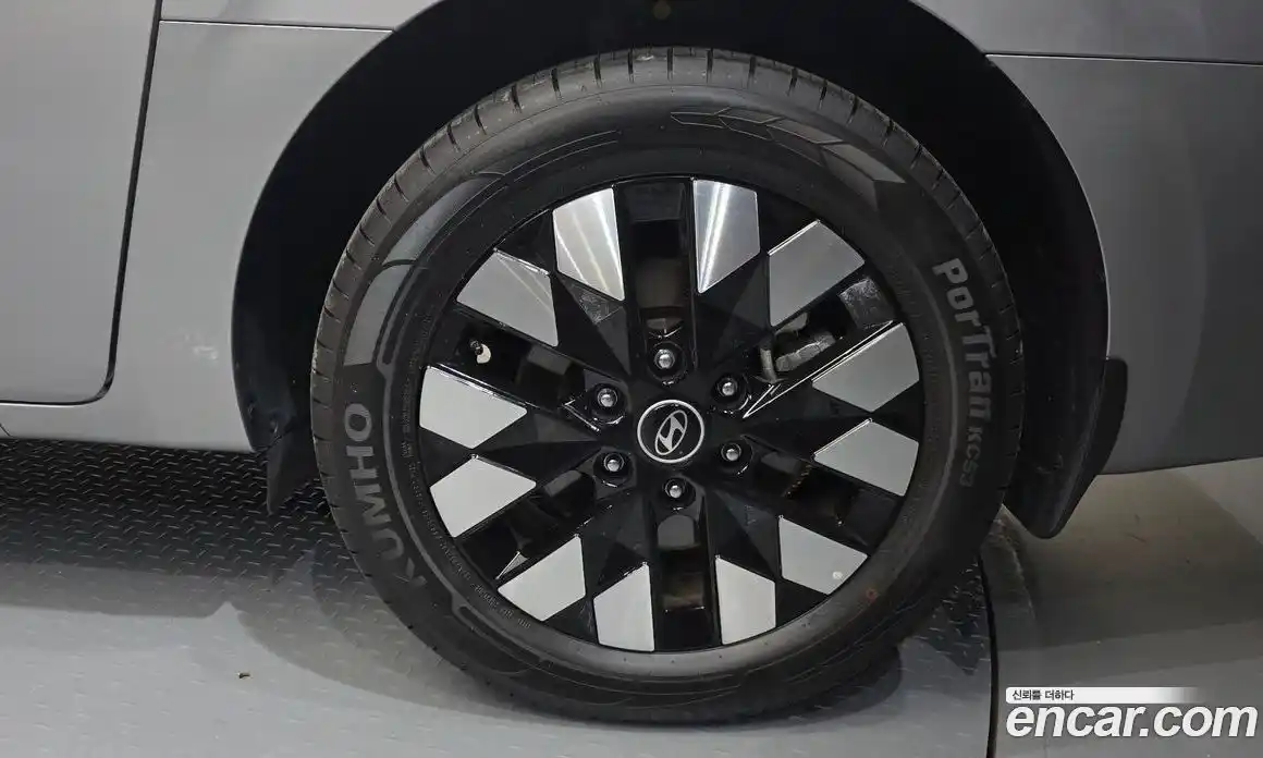 Hyundai Staria 2025 3.5 автомат (гидро), фото 7